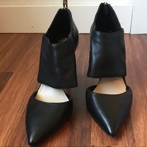 VINCE CAMUTO Black Heels with Wide Strap